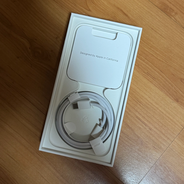 아이폰15 프로 128GB 화이트 이미지