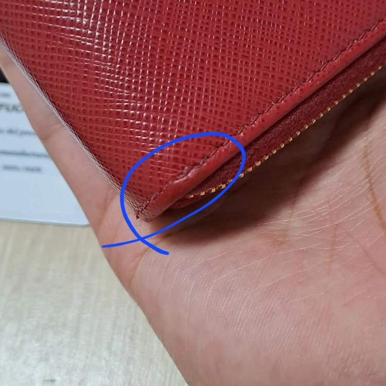 [100%/정품] 프라다 사피아노 메탈 컴팩트 지퍼 반지갑 레드, 프라다지갑,프라다반지갑 이미지