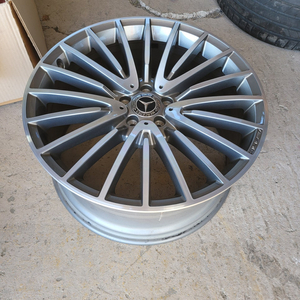 벤츠W223 신형S클 S500AMG 순정품휠 리어휠 1개 이미지