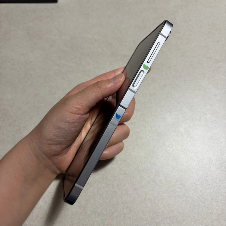 갤럭시 Z플립6 256GB 실버 (전체 교체 새상품) 이미지