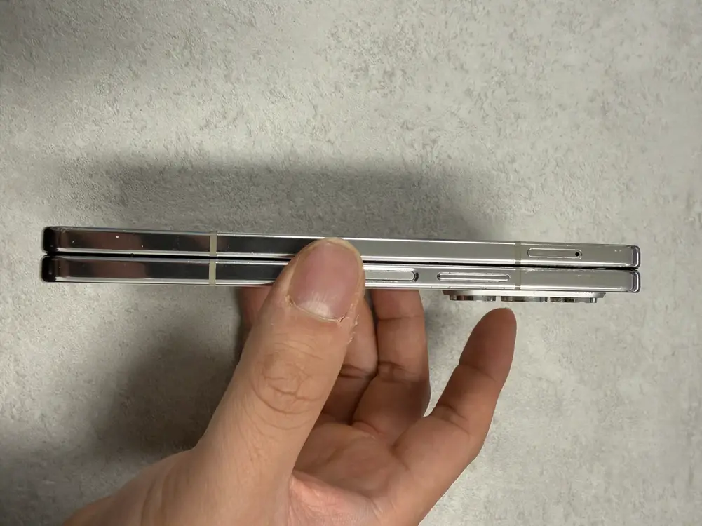 갤럭시 Z 폴드5 크림 256GB 저렴하게 팔아요 이미지