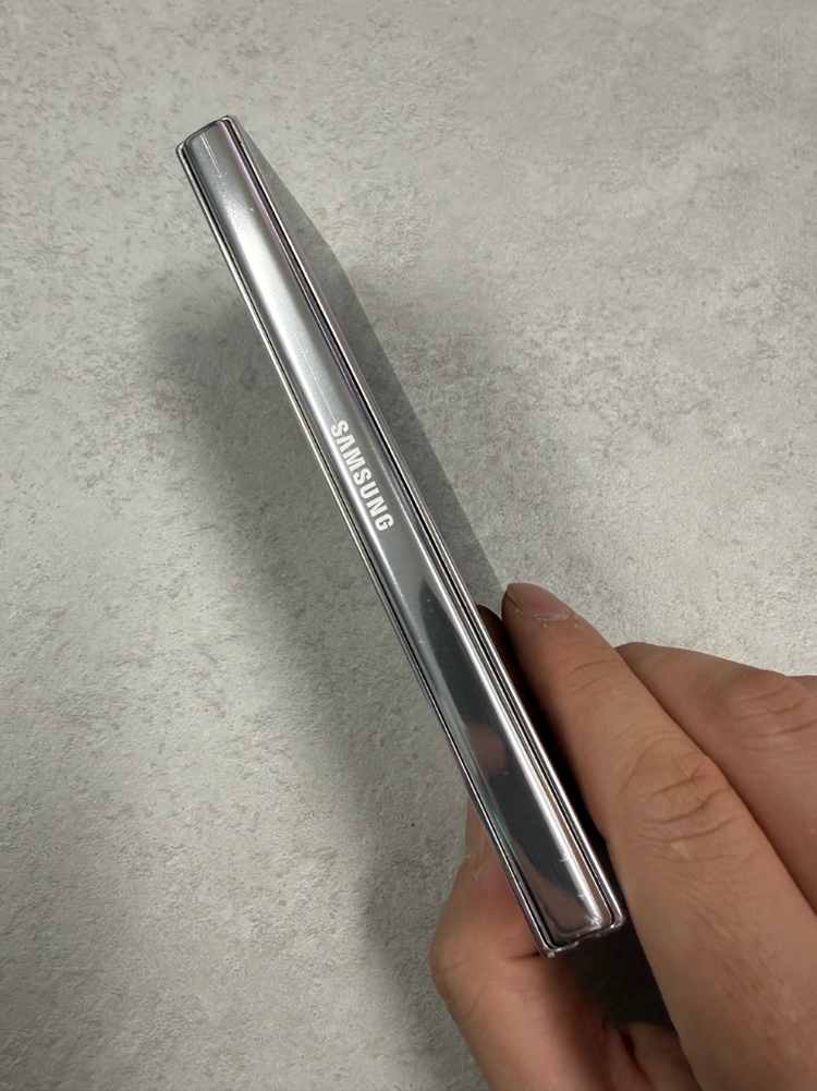 갤럭시 Z 폴드5 크림 256GB 저렴하게 팔아요 이미지