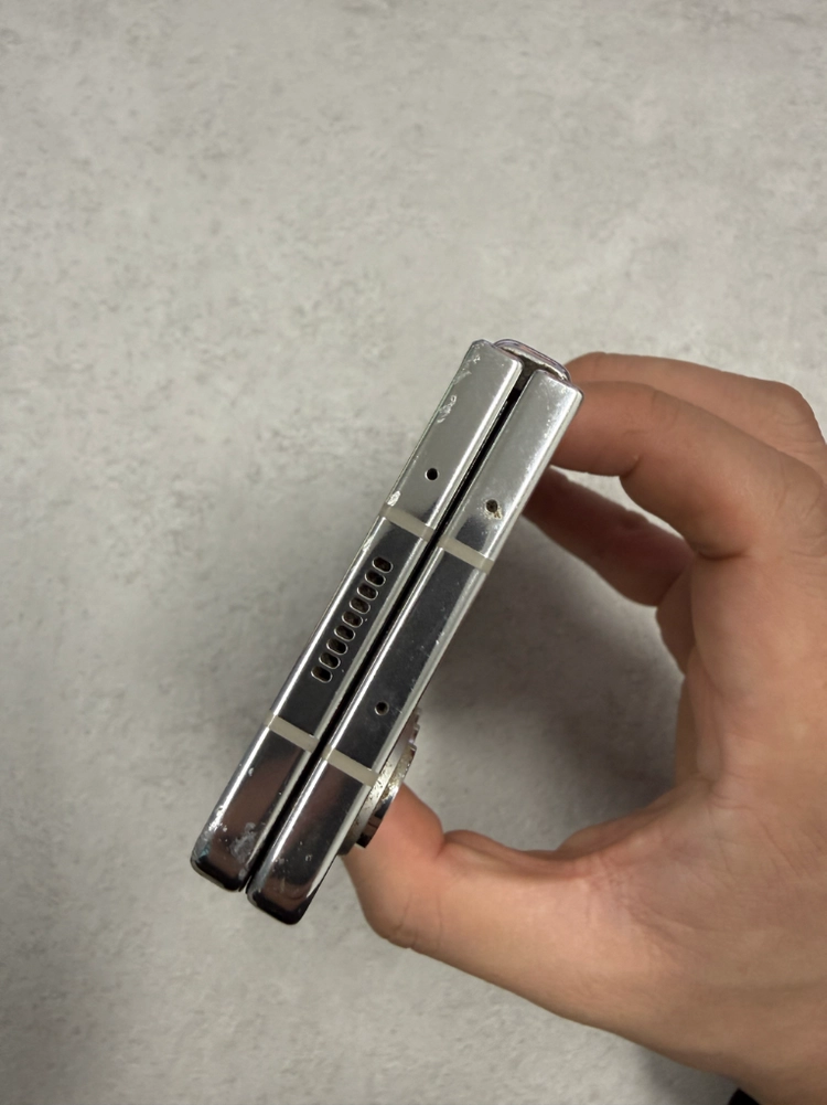 갤럭시 Z 폴드5 크림 256GB 저렴하게 팔아요 이미지