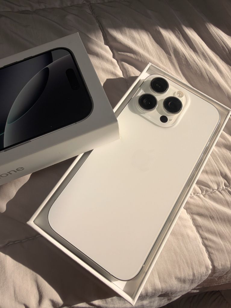 iPhone16pro 256 シルバー