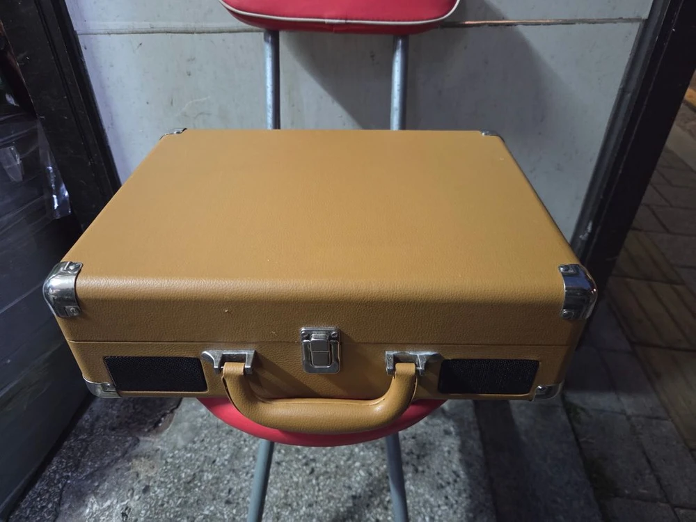 LP 레코더 휴대용 거의사용안함+LP판1장포함+전원선, 자체스피커있어요 이미지