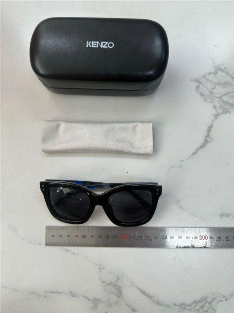 컨디션 좋은 정품 겐조(KENZO) 블랙 뿔테 선글라스 풀세트 (일본산)판매합니다 정품 겐조(KENZO) 블랙 뿔테 이미지