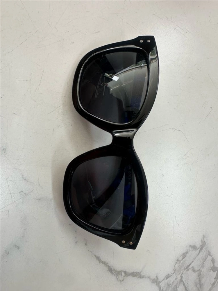 컨디션 좋은 정품 겐조(KENZO) 블랙 뿔테 선글라스 풀세트 (일본산)판매합니다 정품 겐조(KENZO) 블랙 뿔테 이미지