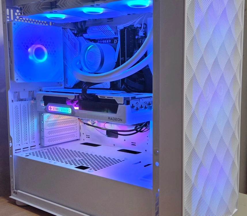 고사양 화이트 게이밍 컴퓨터 본체(작업겸용) (i7-14700k / 32gb / 1tb / 9070xt) 새재품급 이미지