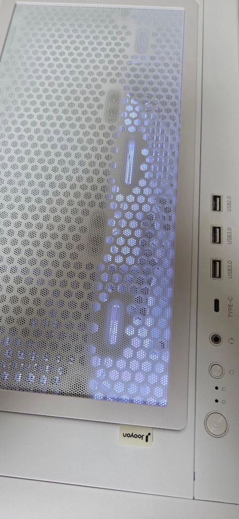 고사양 화이트 게이밍 컴퓨터 본체(작업겸용) (i7-14700k / 32gb / 1tb / 9070xt) 새재품급 이미지