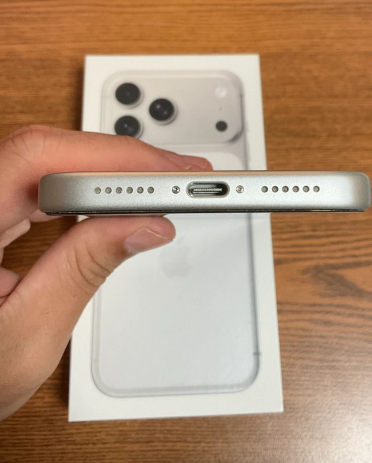 아이폰17 프로맥스 256gb 실버 판매합니다 이미지
