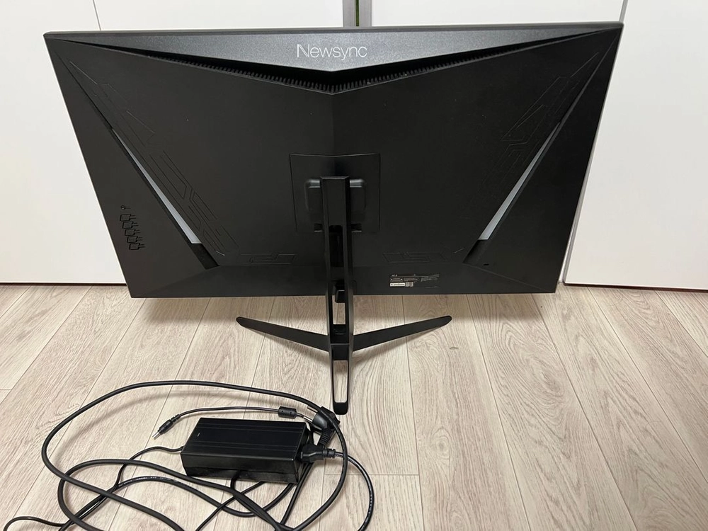 뉴스ync X323K UHD 144Hz IPS 모니터 이미지
