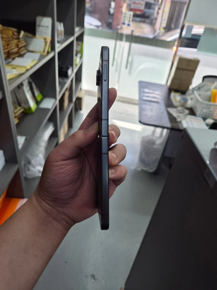 가성비)갤럭시 Z플립7 블랙 256G(외부필름/케이스) 이미지