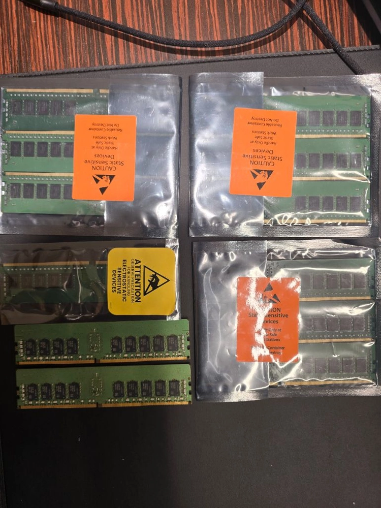 DDR4 ecc 메모리 16GB 12개 세트 이미지