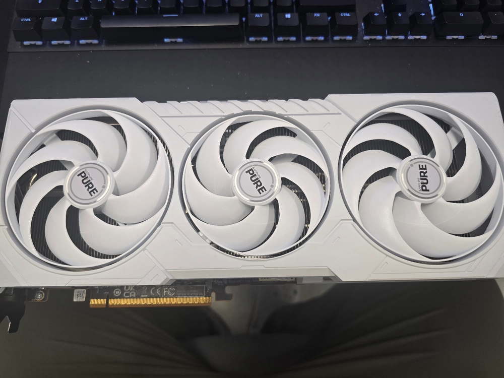 라데온 9070xt 퓨어 팝니다 - 안심되는 중고거래