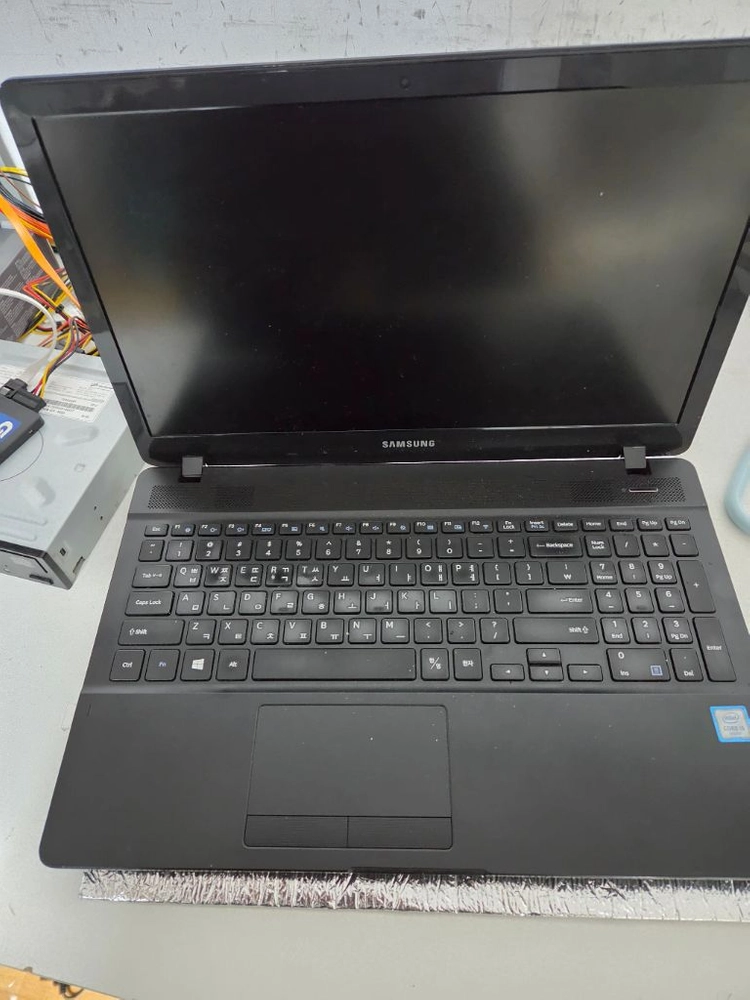 삼성 노트북 i5-6300HQ 12GB RAM SSD+HDD 이미지