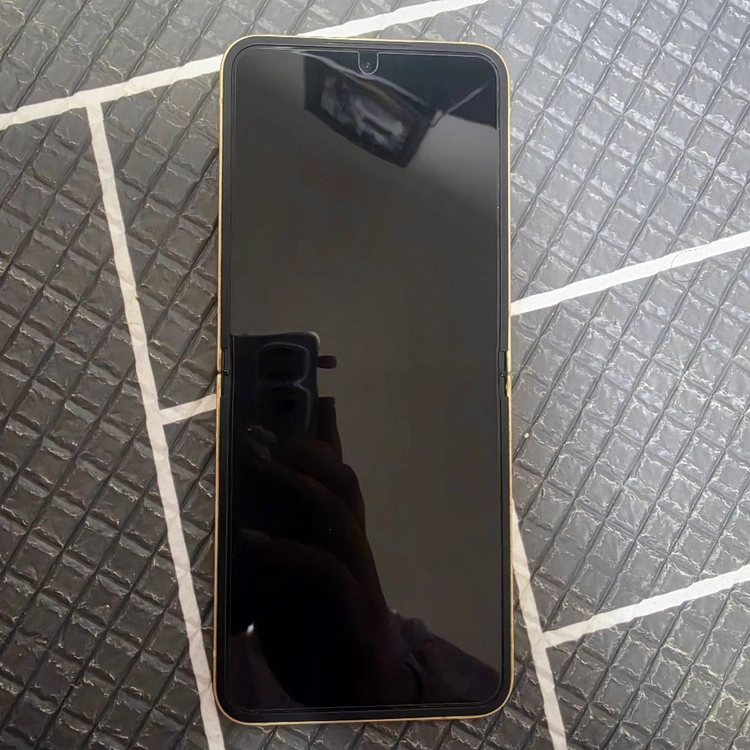 갤럭시 Z 플립 6 옐로우 256GB 이미지