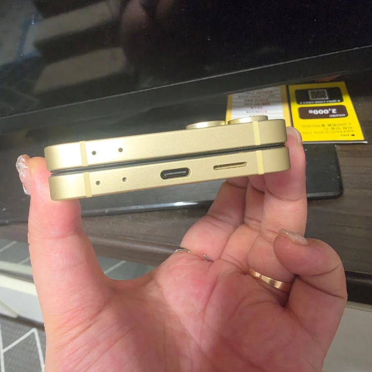 갤럭시 Z 플립 6 옐로우 256GB 이미지