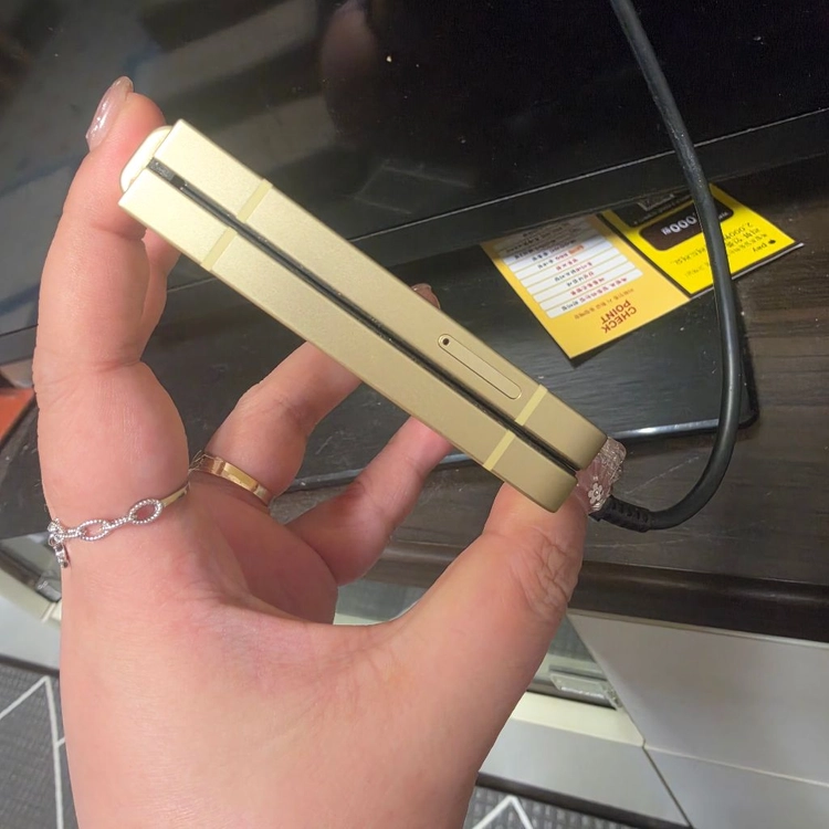 갤럭시 Z 플립 6 옐로우 256GB 이미지