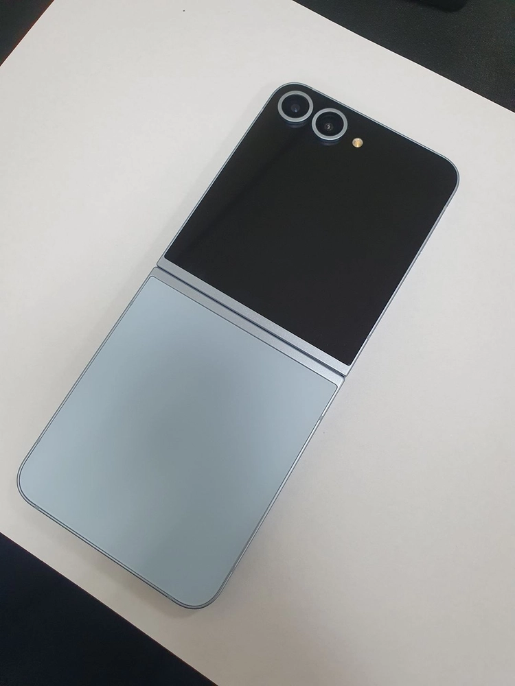 갤럭시Z플립6 256GB 블루 U+ 무잔상 기능정상 중고폰 216467 이미지