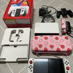 닌텐도 스위치 OLED 모델 화이트 + 스트로베리 파우치 이미지