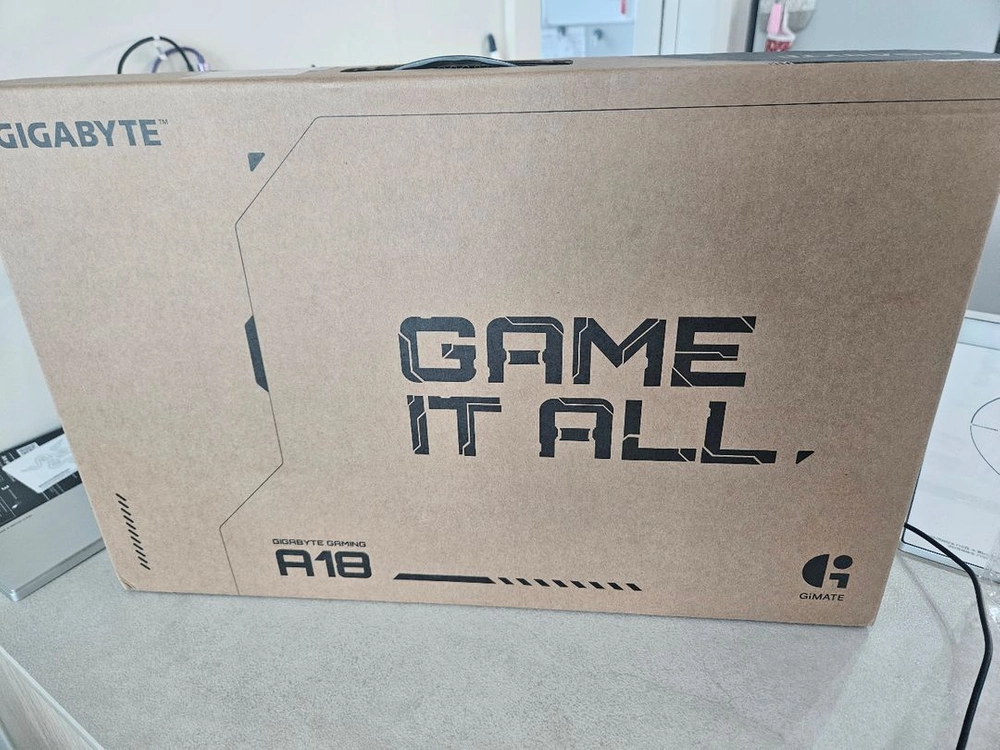 기가바이트 A18 18인치 RTX5070 512g 16g 게이밍 노트북 팝니다. 이미지