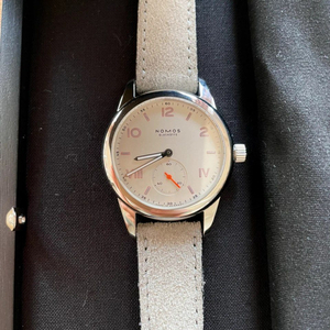 노모스 클럽 캠퍼스 36mm 시계 이미지