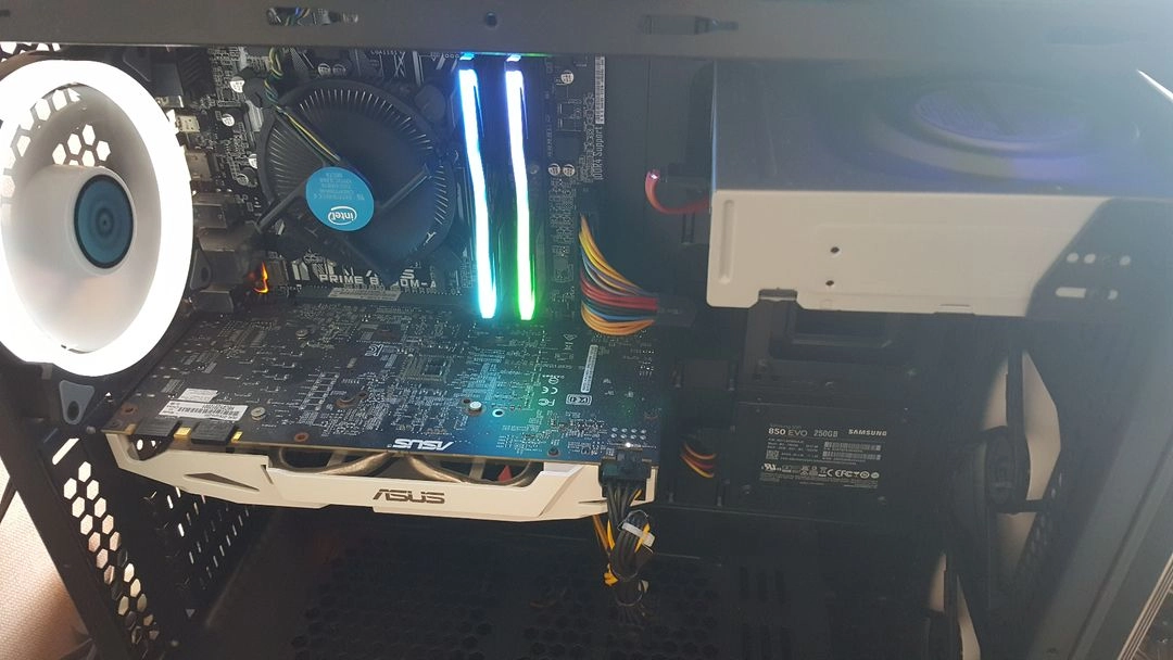 i5 7600 GTX1070 컴퓨터 본체 팝니다 이미지