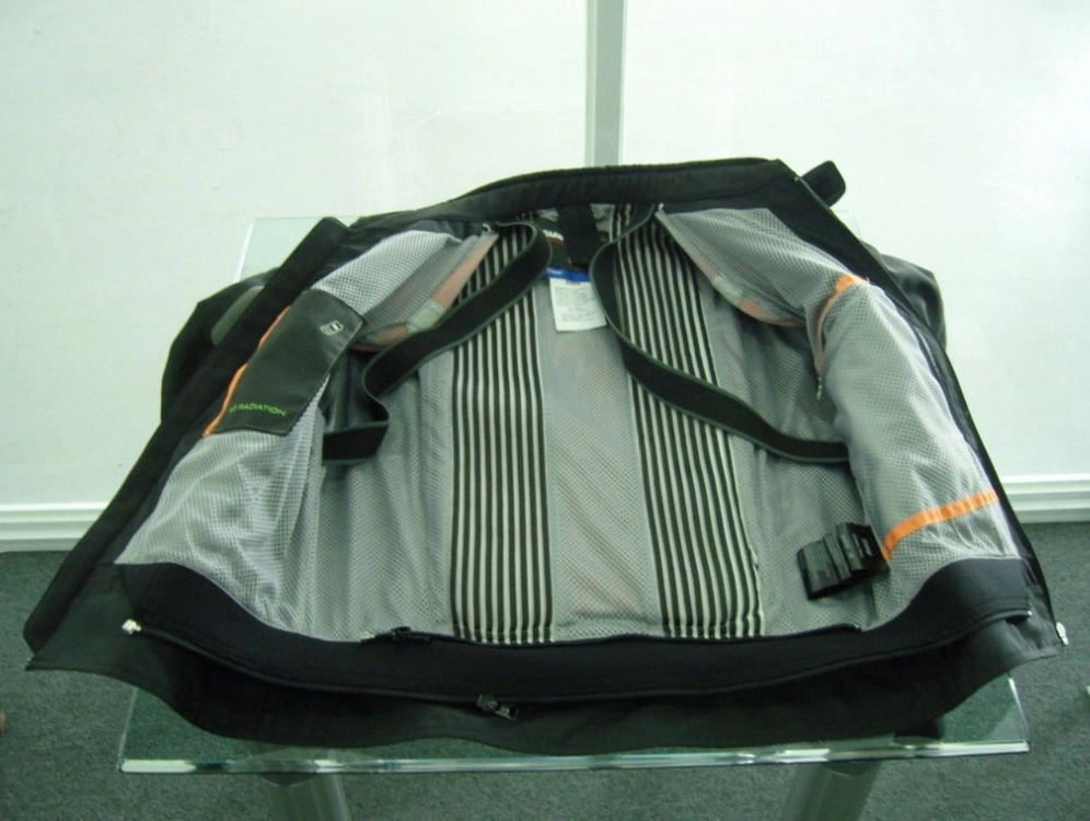 BMW AirFlow Suit 이미지