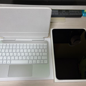 아이패드 프로 11 M5 256GB 셀룰러 실버 + 지니비 매직키보드 케이스 판매 이미지