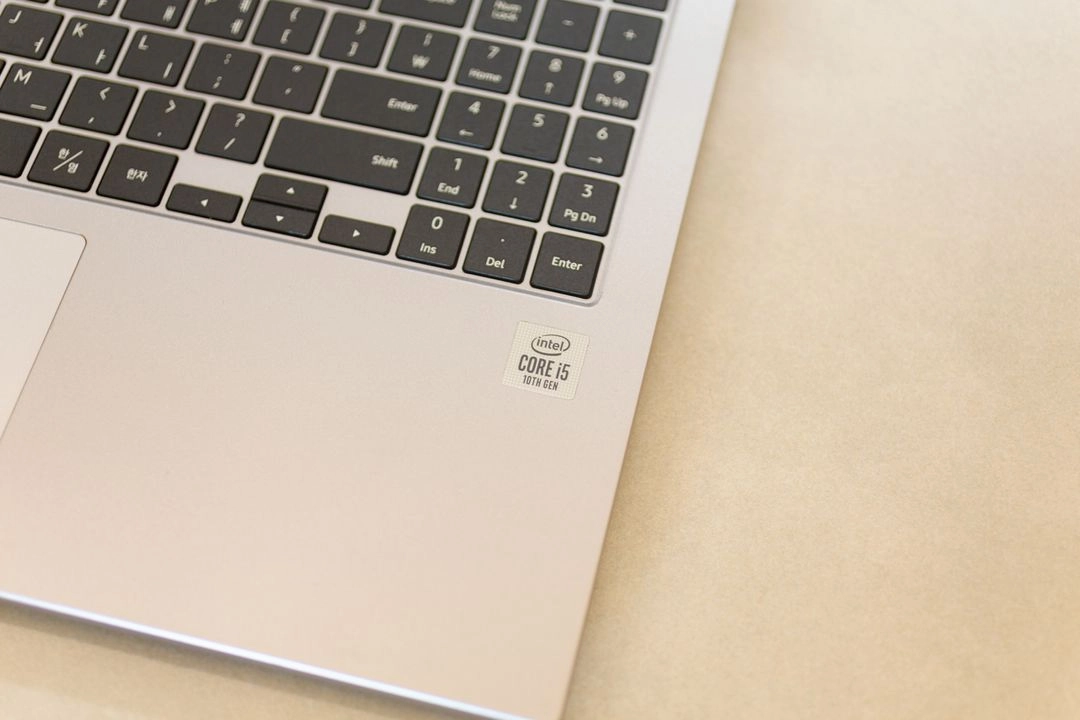 삼성 노트북 플러스 15.6인치 (i5-10210U, 16GB RAM, 512GB SSD) 이미지