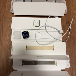 애플워치7 45mm 스테인리스 골드 케이스, 골드 루프, GPS+셀룰러 판매합니다. 이미지