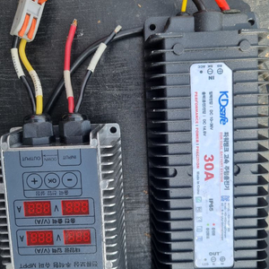 12v 2kw 순수정현파+주행충전기+태양광mppt 이미지