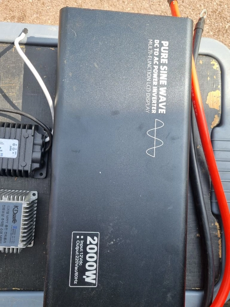 12v 2kw 순수정현파+주행충전기+태양광mppt 이미지