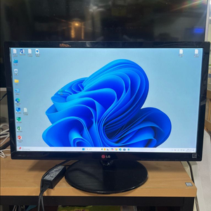 LG 24인치 FHD 모니터 이미지