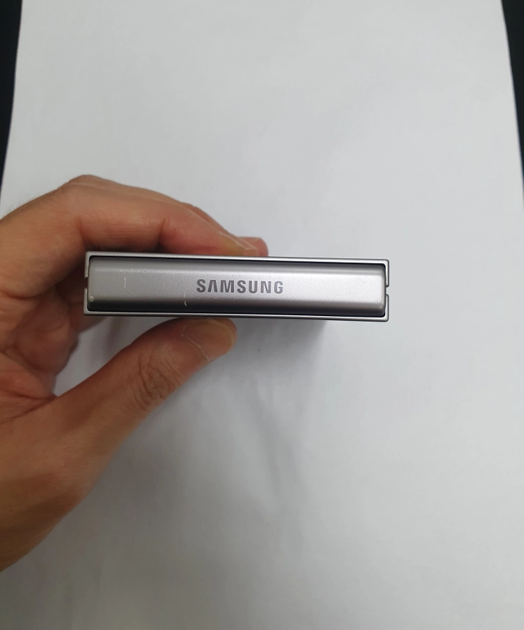 갤럭시Z플립6 256GB 실버 KT 무잔상 기능정상 중고폰 217183 이미지
