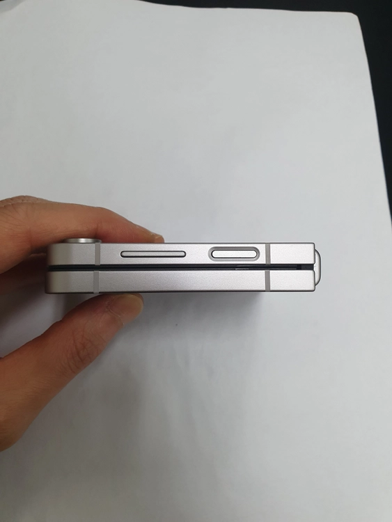 갤럭시Z플립6 256GB 실버 KT 무잔상 기능정상 중고폰 217183 이미지