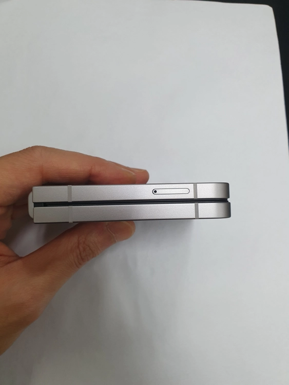 갤럭시Z플립6 256GB 실버 KT 무잔상 기능정상 중고폰 217183 이미지