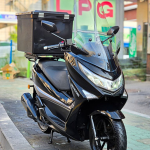 uhr125 dna모터스 2025년식 6726KM 오토바이 판매합니다 이미지