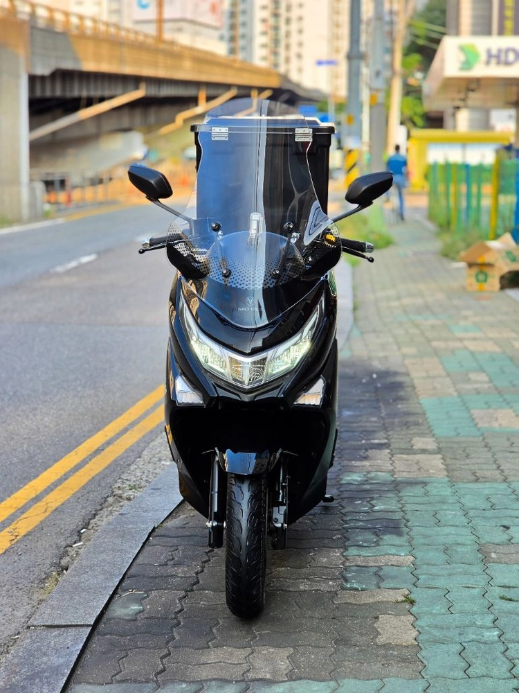 uhr125 dna모터스 2025년식 6726KM 오토바이 판매합니다 이미지