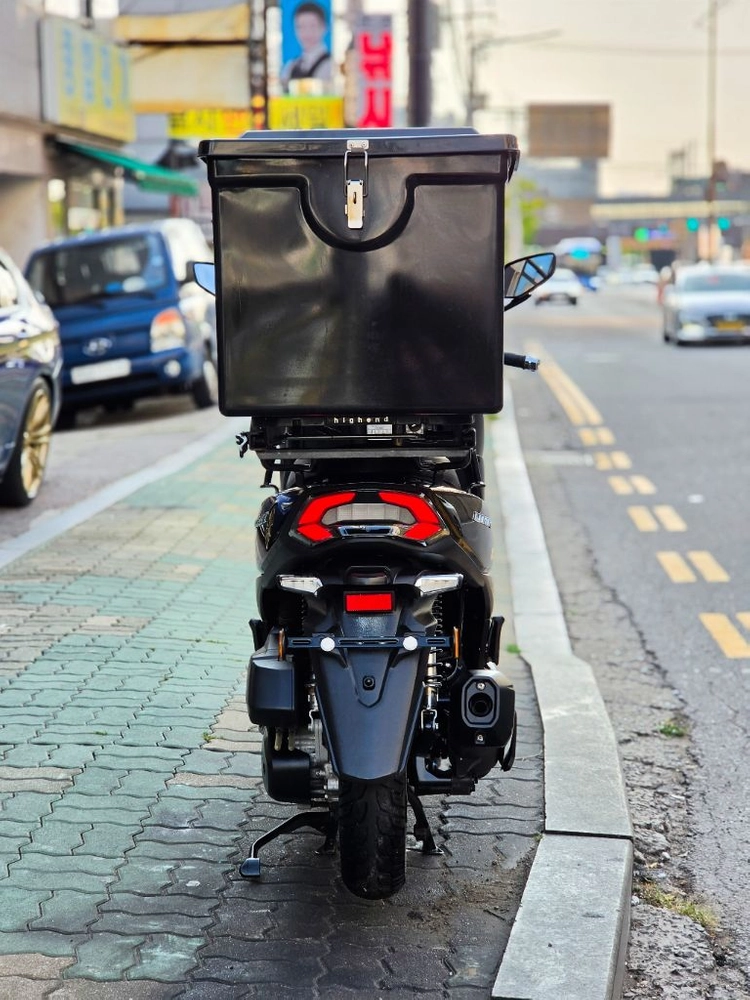uhr125 dna모터스 2025년식 6726KM 오토바이 판매합니다 이미지