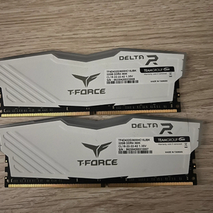 팀그룹 T-FORCE DELTA RGB DDR4 64GB (32GBx2) 3600MHz 메모리 판매합니다 이미지