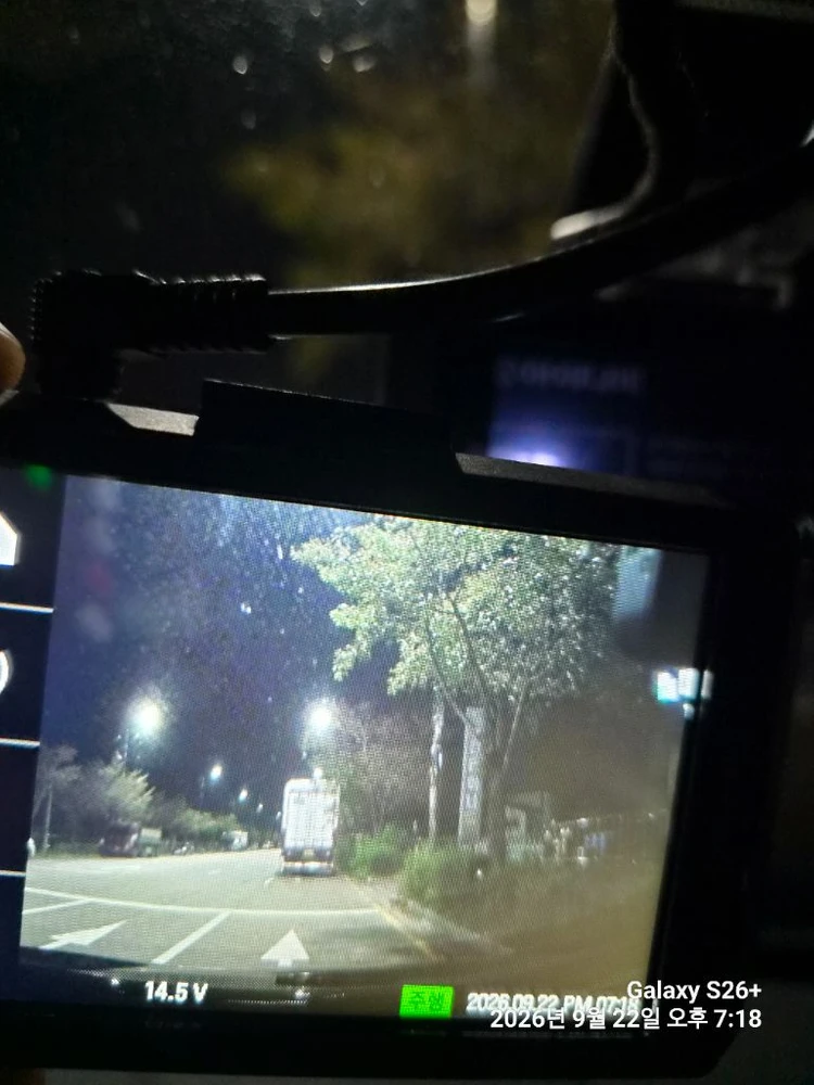 아이나비 4채널 Z7000 32GB 사이드카메라2개+먹싱박스 판매 이미지