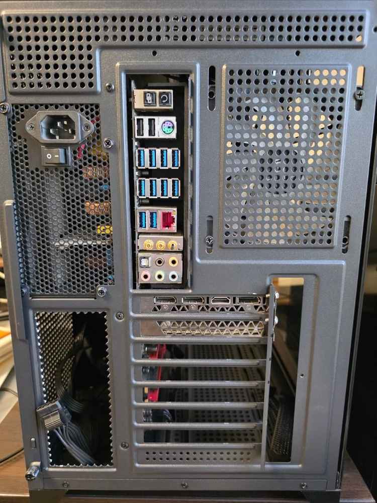가성비 로컬 LLM PC Titan V 12GB, 32gb ECC RAM M5 맥북 32gb급 이미지