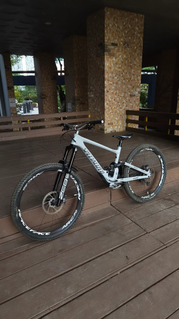2024 스페셜라이즈드 엔듀로 S4( 풀샥 mtb 이미지