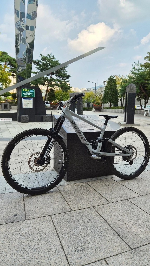 2024 스페셜라이즈드 엔듀로 S4( 풀샥 mtb 이미지