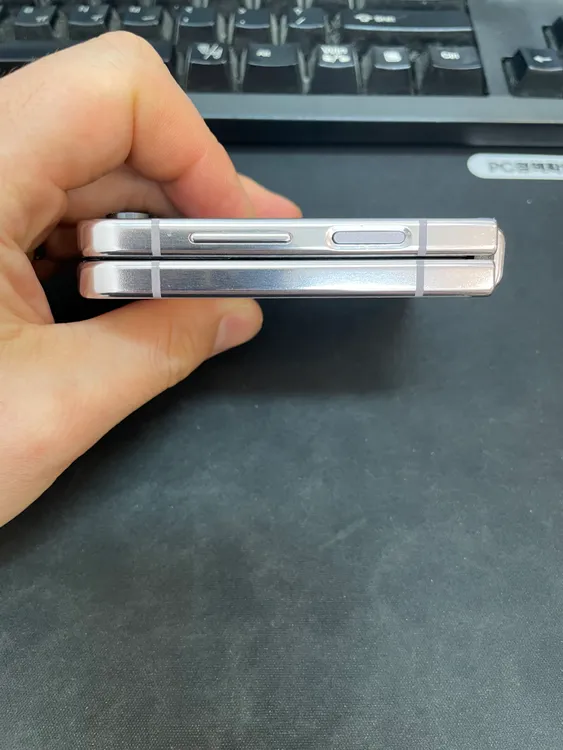 갤럭시Z플립5 라벤더 512GB 무잔상 상태좋은 중고33만7천팝니다 이미지