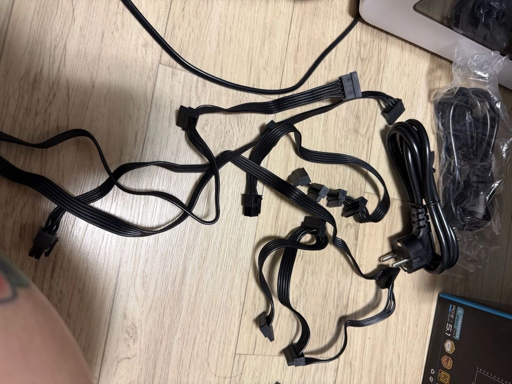 리안리 엣지 1200w 파워 이미지