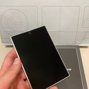 갤럭시 Z 폴드8 512GB 크림색상 자급제 제품 판매합니다. 이미지
