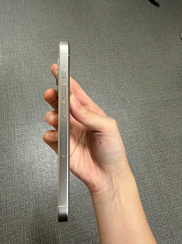 아이폰 15pro 화이트 티타늄 128GB 풀박+악세사리 판매합니다 이미지