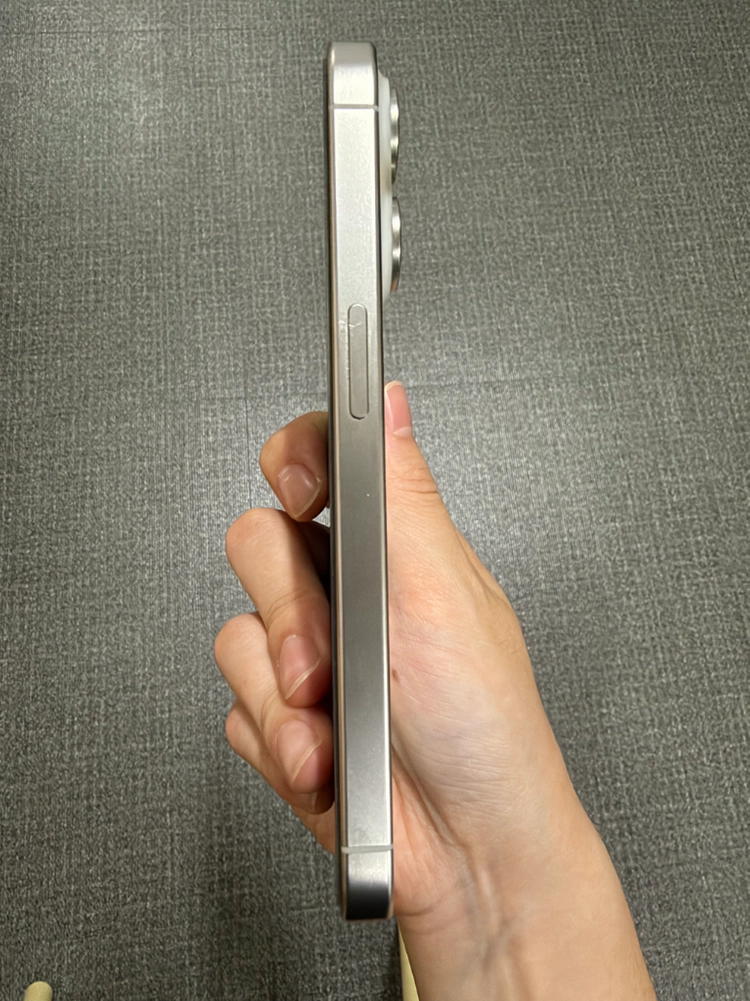 아이폰 15pro 화이트 티타늄 128GB 풀박+악세사리 판매합니다 이미지